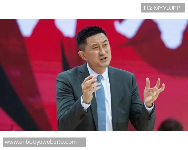 杨鸣与杜锋赛后微笑拥抱展现对输球的坦然态度 杨鸣与杜锋赛后微笑拥抱展现对输球的坦然态度