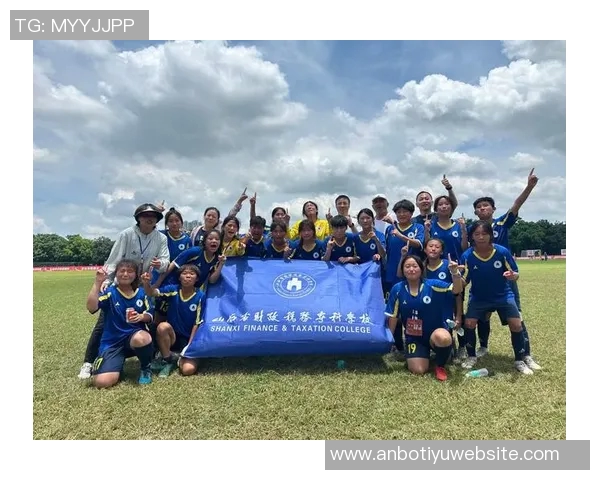 全北现代勇夺冠军荣耀时刻展现球队不屈精神与卓越实力 全北现代勇夺冠军荣耀时刻展现球队不屈精神与卓越实力