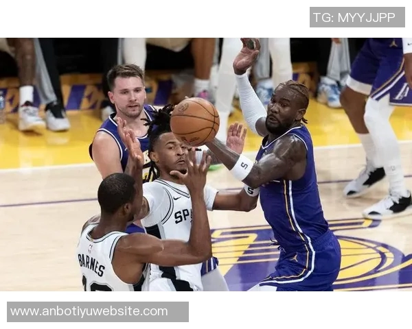 艾顿谈东契奇挡拆战术对手竟然派出四人包夹应对