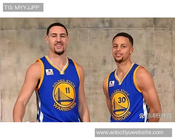 库里独占鳌头NBA历史单场10三分表现中占比达25