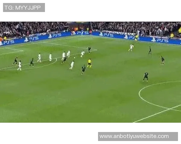 差点出事！热刺后场出球被断，勒温得球后扫射高出横梁