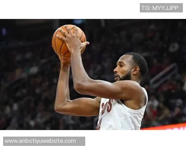 小莫布里与阿伦联手发力半场贡献21分6篮板助力球队争胜 小莫布里与阿伦联手发力半场贡献21分6篮板助力球队争胜