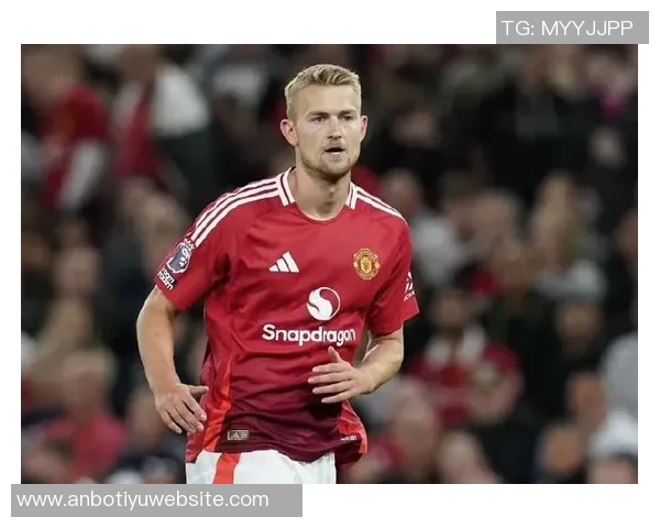 曼联10月最佳球员候选名单揭晓库尼亚姆伯莫拉门斯德里赫特争夺荣誉