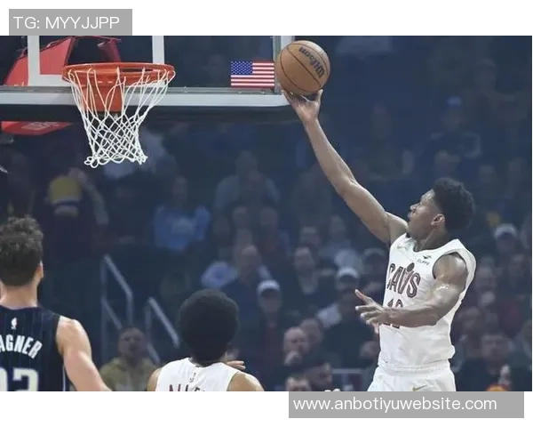 亨特表现出色三分球命中率高达57贡献17分4篮板4助攻正负值正面 亨特表现出色三分球命中率高达57贡献17分4篮板4助攻正负值正面