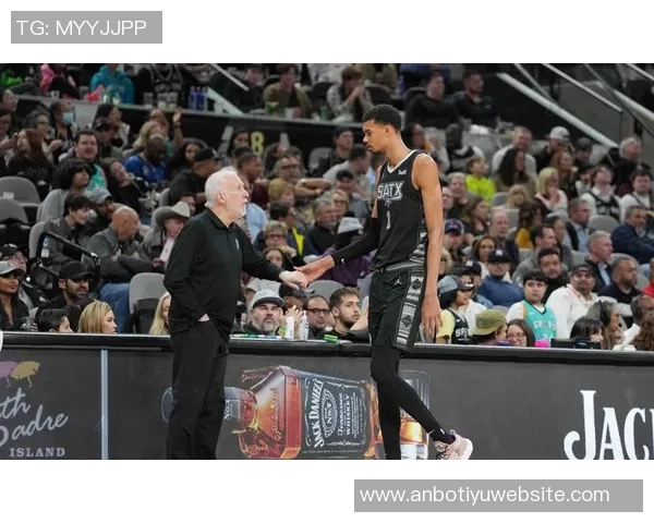 约维奇表达希望首发出场的愿望理解斯波的战术选择与决策