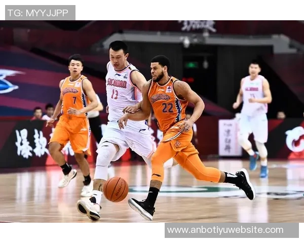 麦卡半场被调侃能否进三个球最终尝试未能成功引发队友欢笑